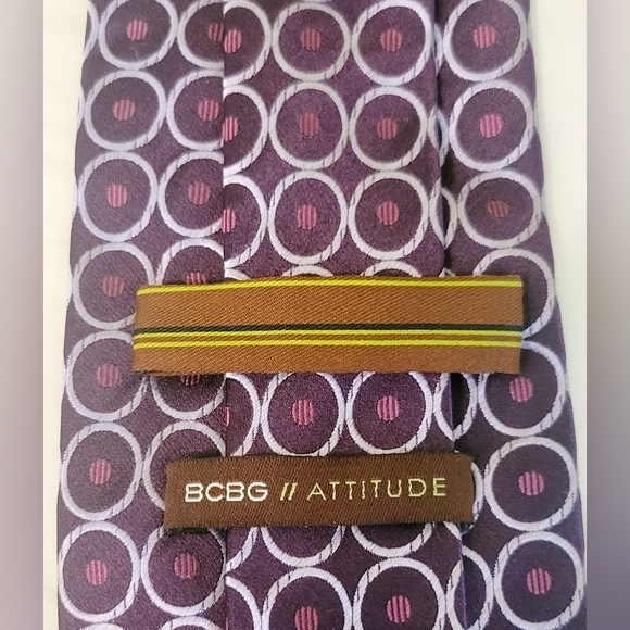 BCBG Attitude Men's 100% Imported Hand Sewn Silk Neck Tie - Picture 4 of 7